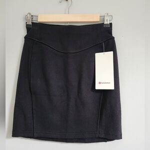 NWT Lululemon Scuba HR Mini Skirt Classic Black Women’s Size XS Stretch